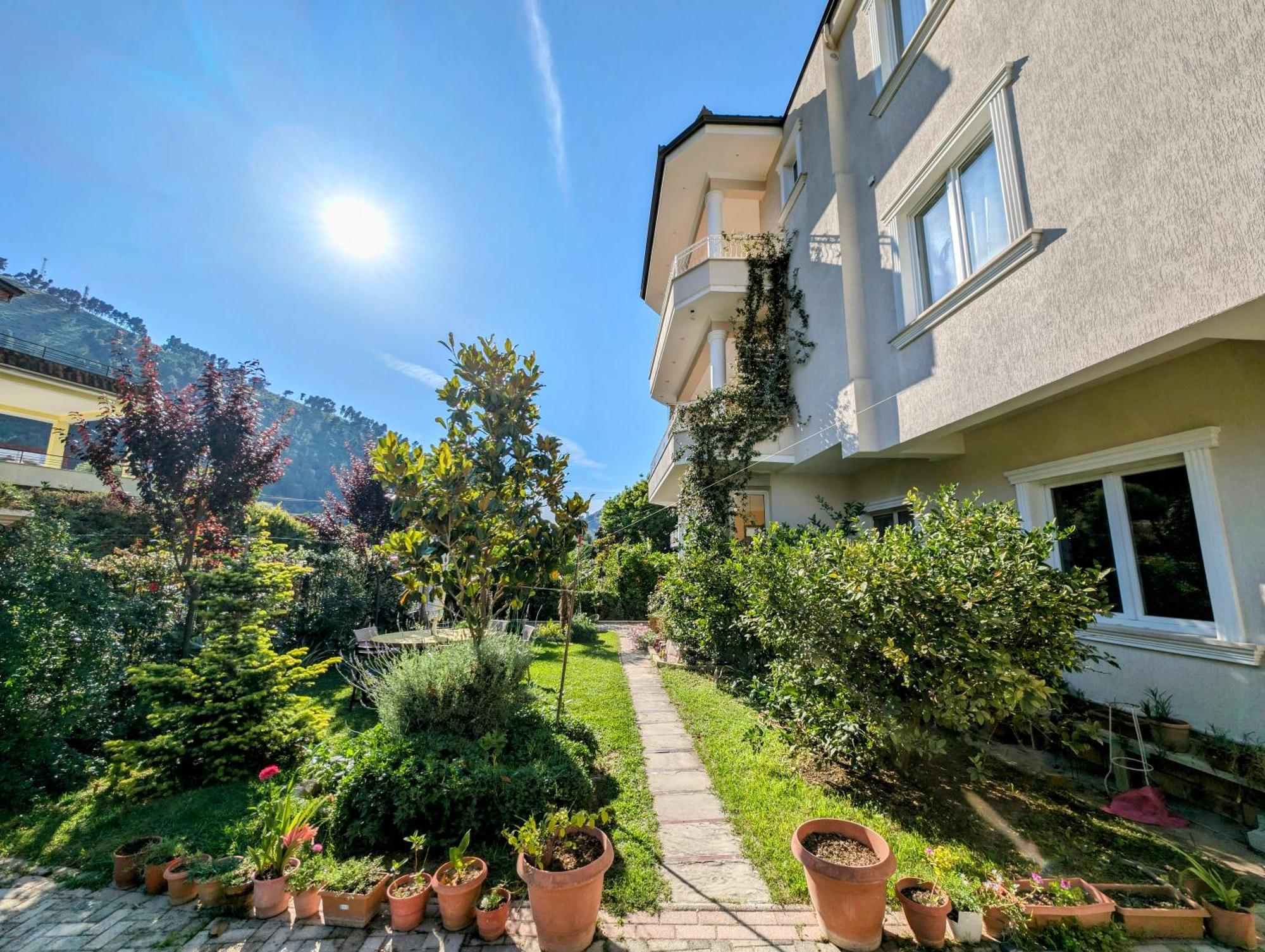 Villa With Garden And Veranda Берат Экстерьер фото