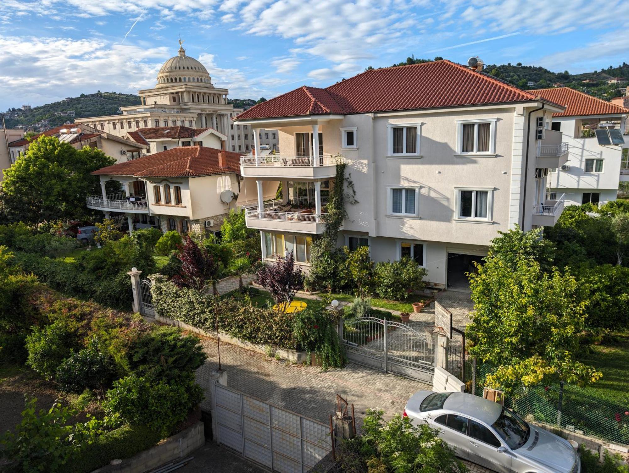 Villa With Garden And Veranda Берат Экстерьер фото