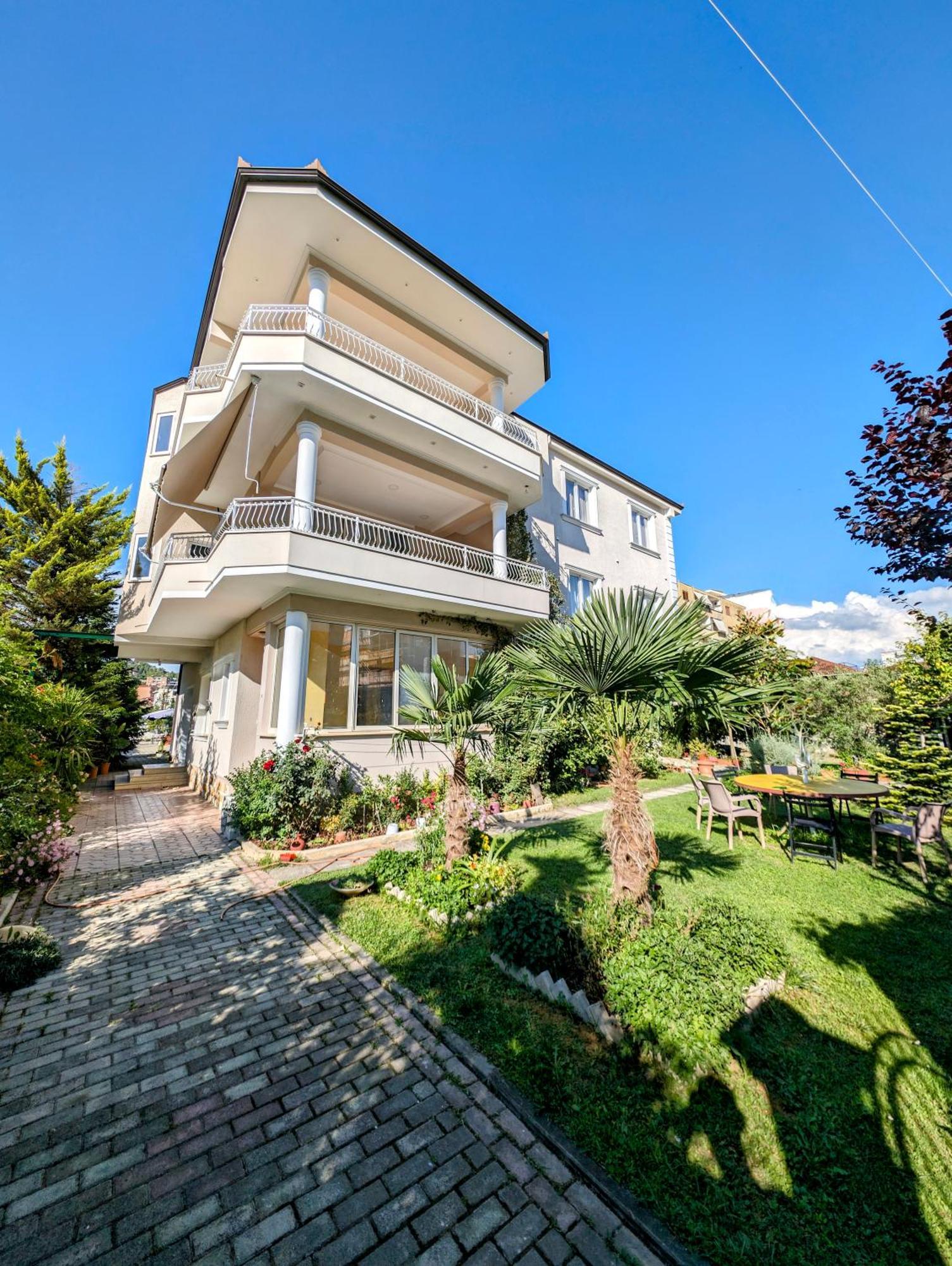 Villa With Garden And Veranda Берат Экстерьер фото