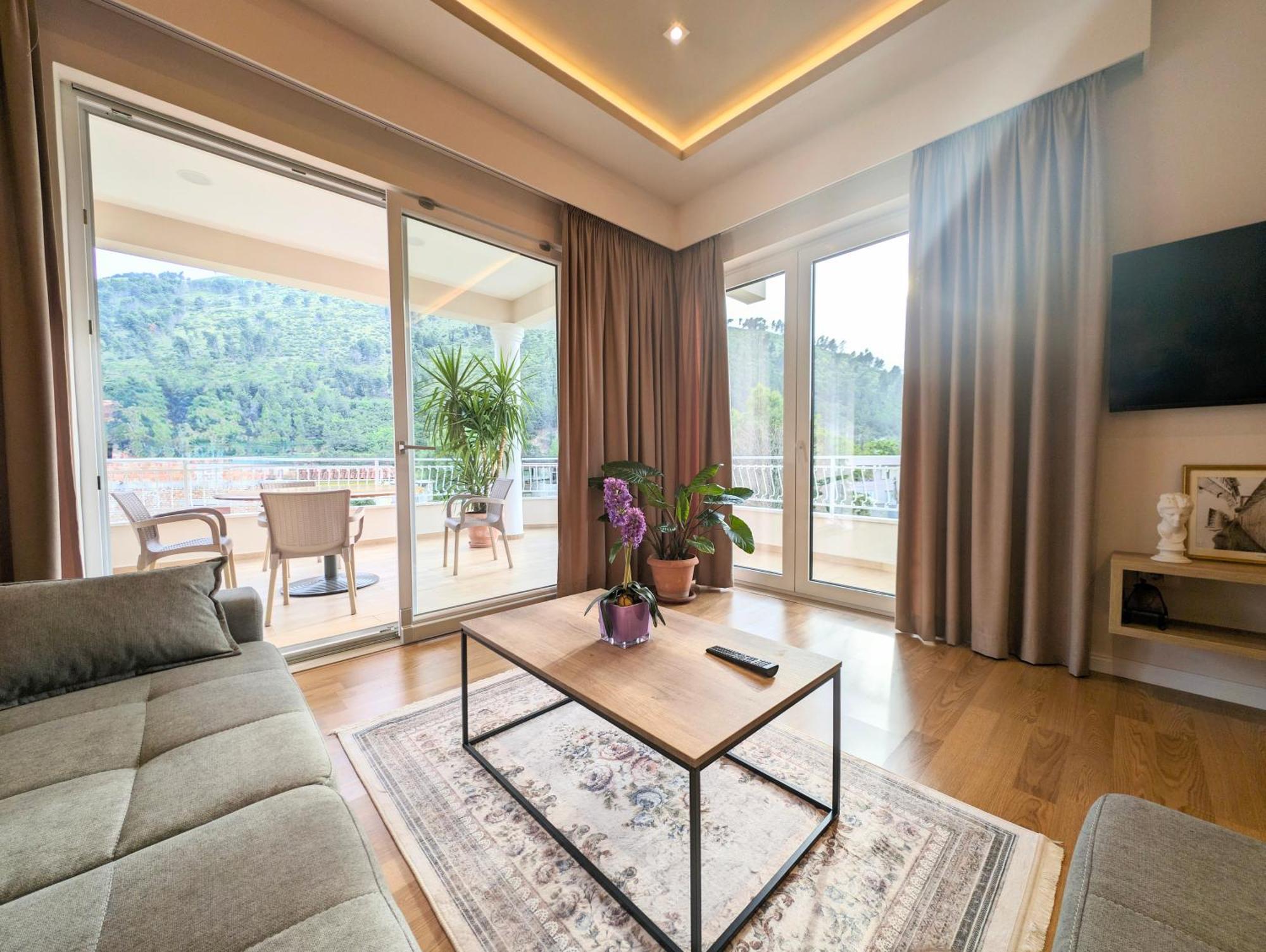 Villa With Garden And Veranda Берат Экстерьер фото
